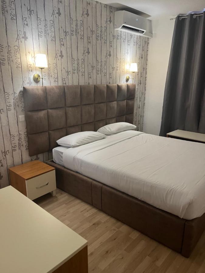 Hotel Aurelia Les Arcs-sur-Argens Bagian luar foto