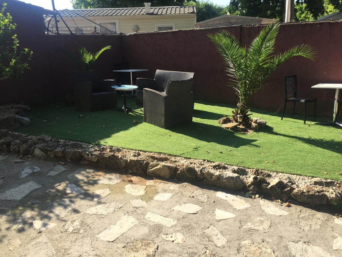 Hotel Aurelia Les Arcs-sur-Argens Bagian luar foto